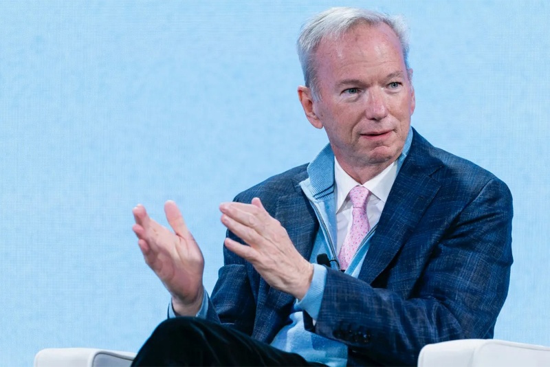 اریک اشمیت چندین سال پس از ترک گوگل، به جمع مدیران فناوری فعال در صنعت فضایی پیوست