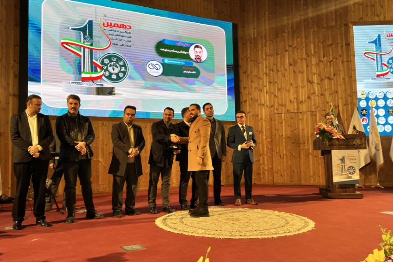 اکسفینیتو موفق به دریافت تندیس و لوح تقدیرکارآفرینی و اشتغالزایی شد