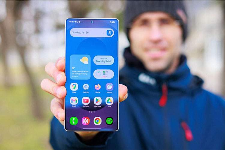 بهترین صفحه نمایش گوشی در سال 2025