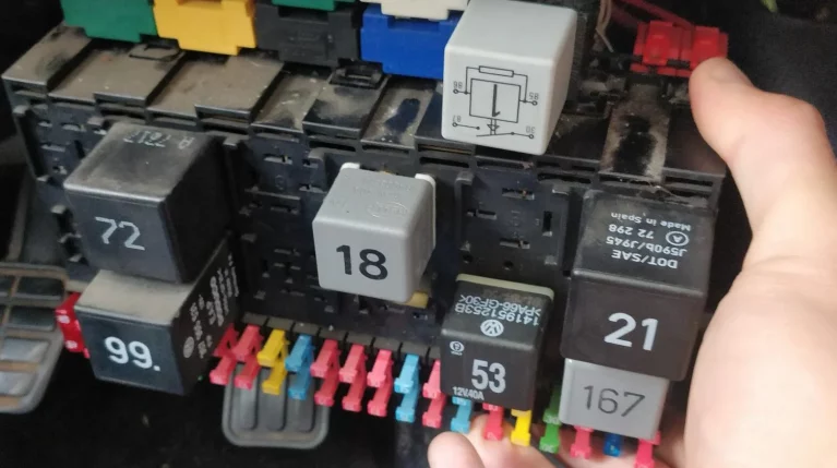 خرابی رله فن: علائم، دلایل و راه‌حل‌های ساده برای نجات خودرو