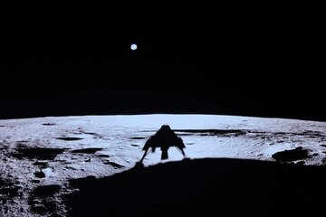 سایه «شبح آبی» روی ماه افتاد / عکس روز ناسا