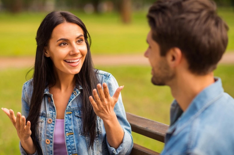 علم ثابت کرد: زنان واقعاً بیشتر از مردان حرف میزنند