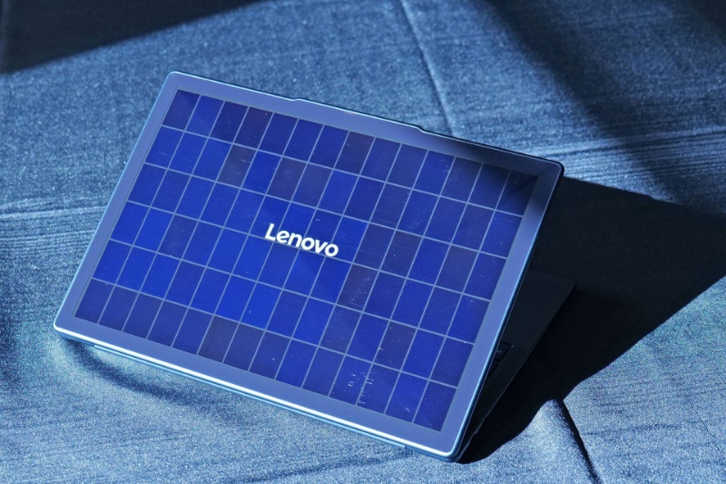 لپتاپ مفهومی جدید لنوو پنل خورشیدی دارد و بسیار باریک است