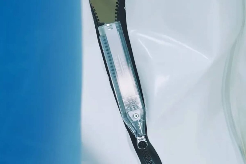 ایده متفاوت شرکت ژاپنی: تولید زیپی که با فشردن یک دکمه بسته میشود