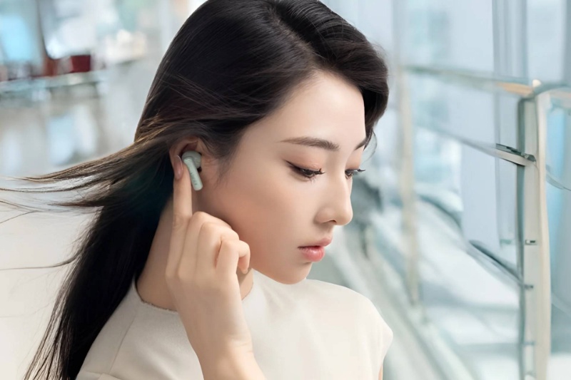 این یکی از اولین هندزفری‌های بی‌سیم دنیا با بلوتوث ۶ است و تنها ۴۱ دلار قیمت دارد