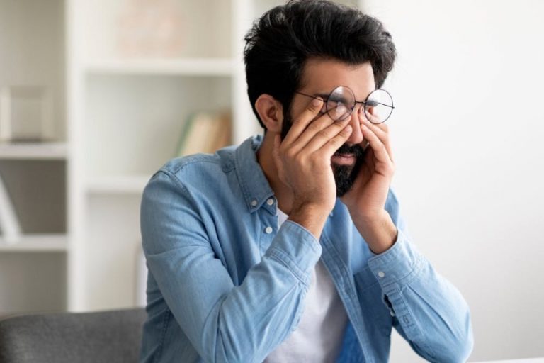 خستگی چشم دیجیتال؛ چگونه در عصر فناوری از بینایی خود مراقبت کنیم؟