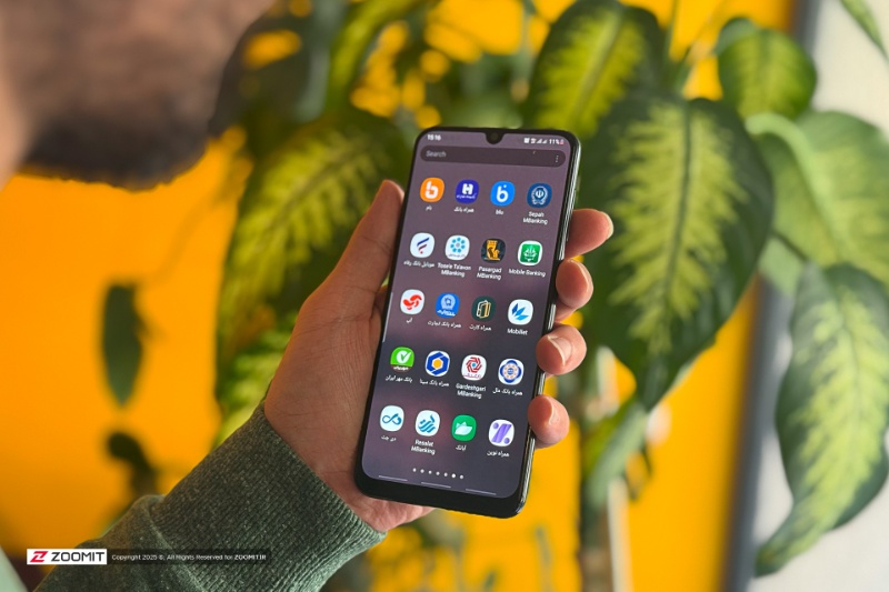 در ایران بیش از ۵۰ اپلیکیشن بانکی وجود دارد که هیچ گونه مزیت رقابتی ندارند