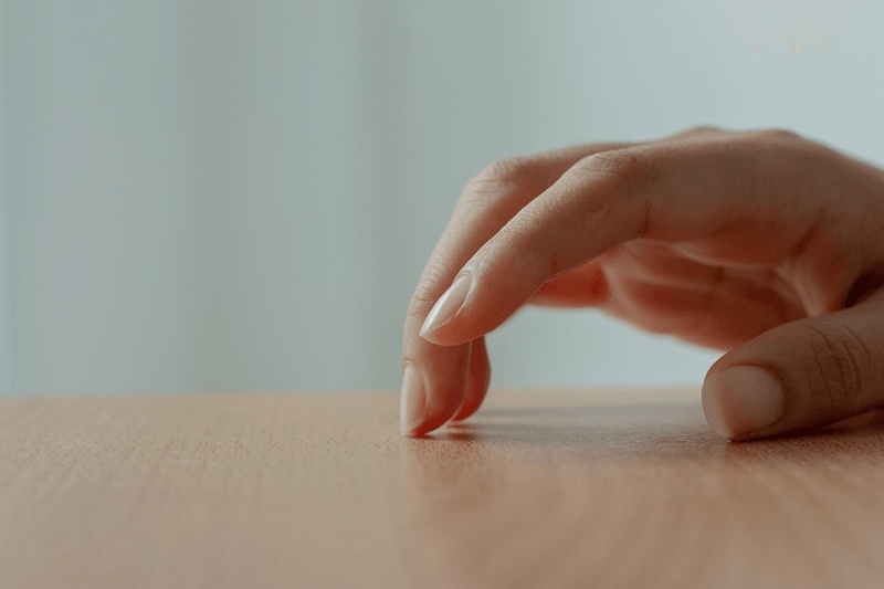 در محیطهای شلوغ صدای افراد را نمیشنوید؟ این ترفند ساده علمی را امتحان کنید