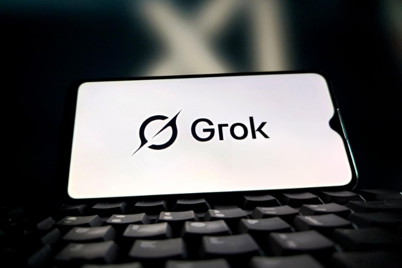 فونت ایرانی وزیر به هوش مصنوعی گراک ایلان ماسک اضافه شد