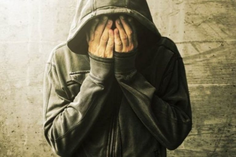 مجله اعتیاد از چالشهای قرن جدید در اعتیاد به مواد مخدر و فناوری میگوید