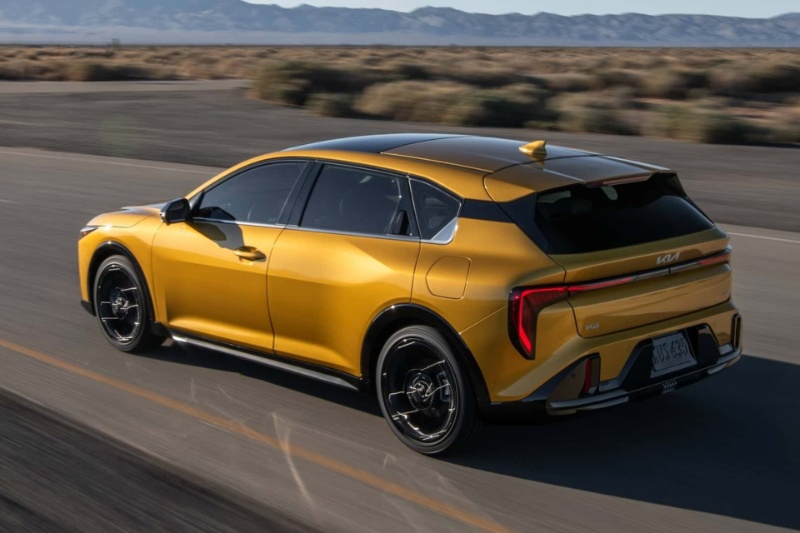 مدل هاچبک کیا K4 معرفی شد؛ رقیب مزدا ۳ با ۱۹۰ اسببخار قدرت