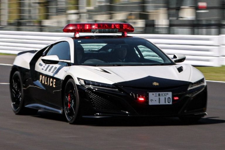 پلیس ژاپن با خودرو اسپرت هوندا NSX به مبارزه با قانونشکنان میرود