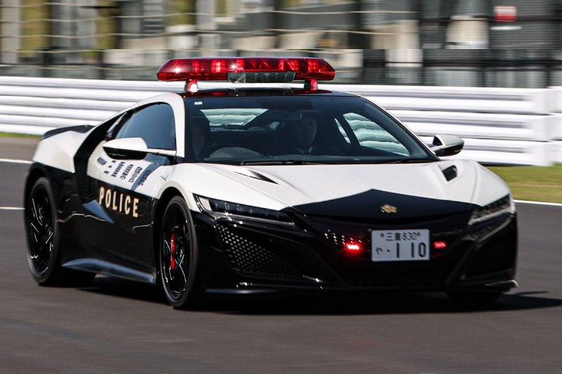 پلیس ژاپن با خودرو اسپرت هوندا NSX به مبارزه با قانون‌شکنان می‌رود