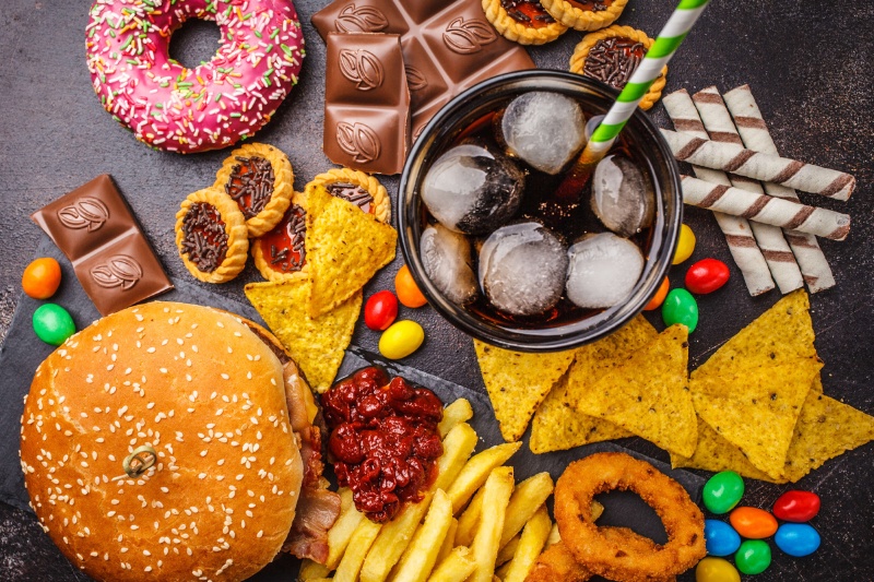 چگونه ترکیب افزودنیهای غذایی رایج به دیابت نوع ۲ منجر میشوند؟