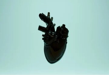 کوچک‌ترین قلب مصنوعی جهان / شاهکار ۴۵ گرمی در بدن پسربچه ۷ ساله جای گرفت