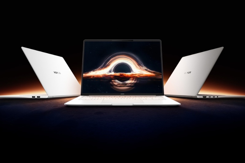 آنر لپ‌تاپ جدیدی رونمایی کرد؛ ۳۲ گیگابایت رم، یک ترابایت SSD و نمایشگر ۱۴٫۶ اینچ