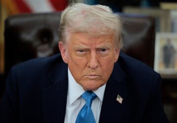 ترامپ: اپل اگر آیفون را در آمریکا نسازد، باید ۲۵ درصد تعرفه بدهد