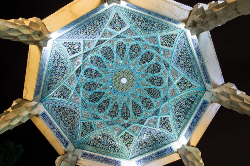 معماری بی‌نهایت: فراکتال‌؛ از کاشی‌کاری‌های پیچیده ایرانی تا طراحی آنتن موبایل