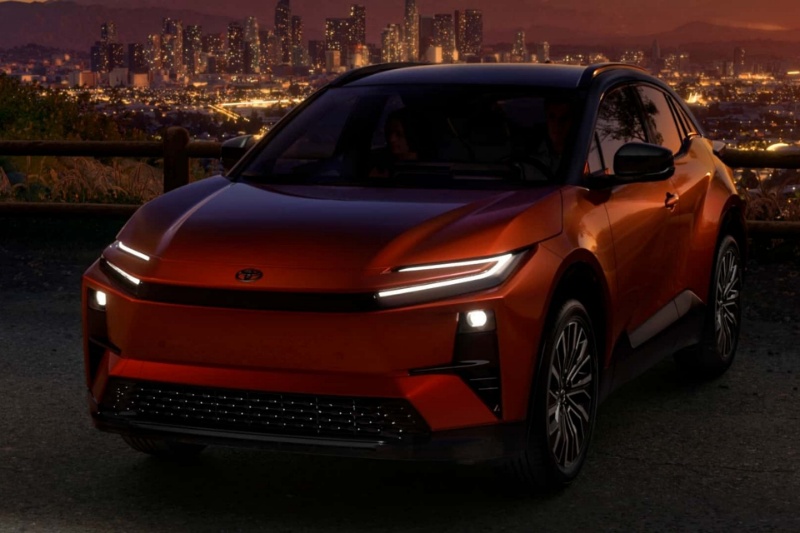 نسل جدید C-HR معرفی شد؛ شاسی‌بلند برقی جذاب تویوتا با قدرت چشمگیر