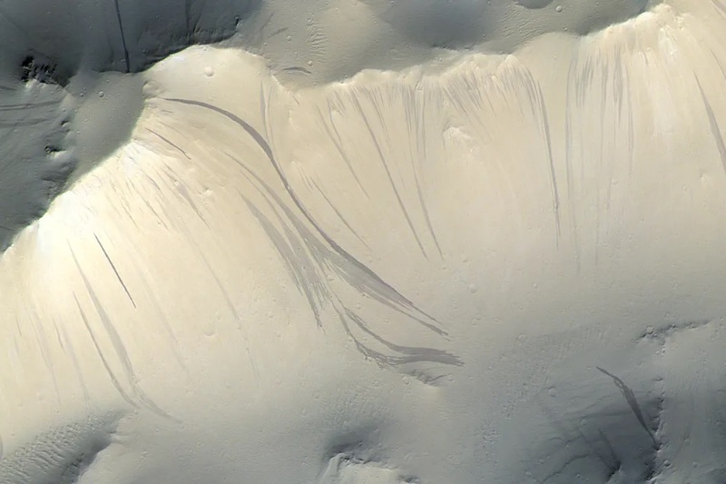 پایان فرضیهای قدیمی: رگههای مریخ منشأ آبی ندارند