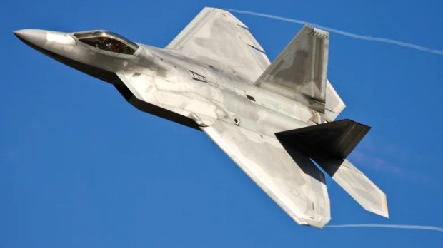 سایبان طلایی جنگنده F-22 رپتور