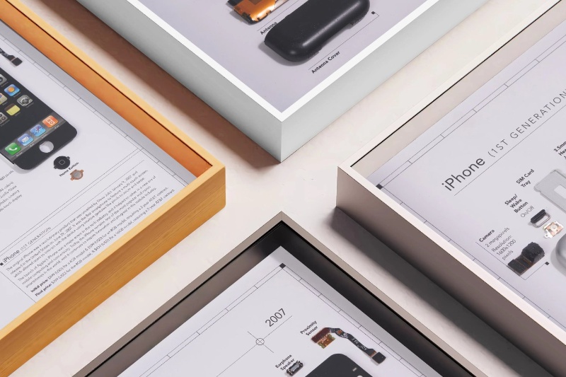 این تابلو هنری با قطعات آیفون ساخته شده است