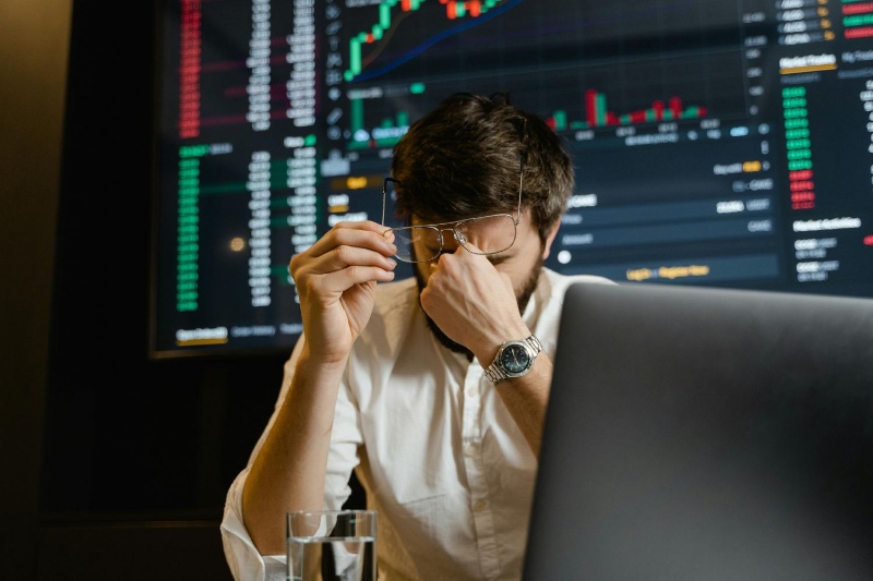 سقوط تریدر معروف؛ از ریسک میلیارد دلاری روی بیت‌کوین تا موجودی حساب ۲۳ دلاری!