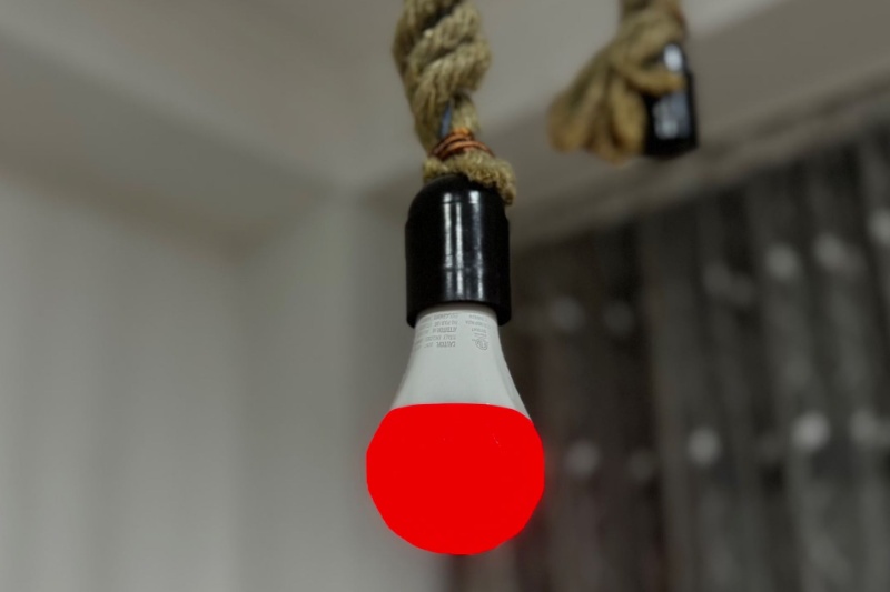 لامپ هوشمندی که با کد مورس پیامهای مخفیانه ارسال میکند