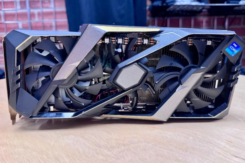 ماجراجویی در دنیای سختافزار؛ وقتی یک کارت گرافیک به مینی پیسی تبدیل میشود