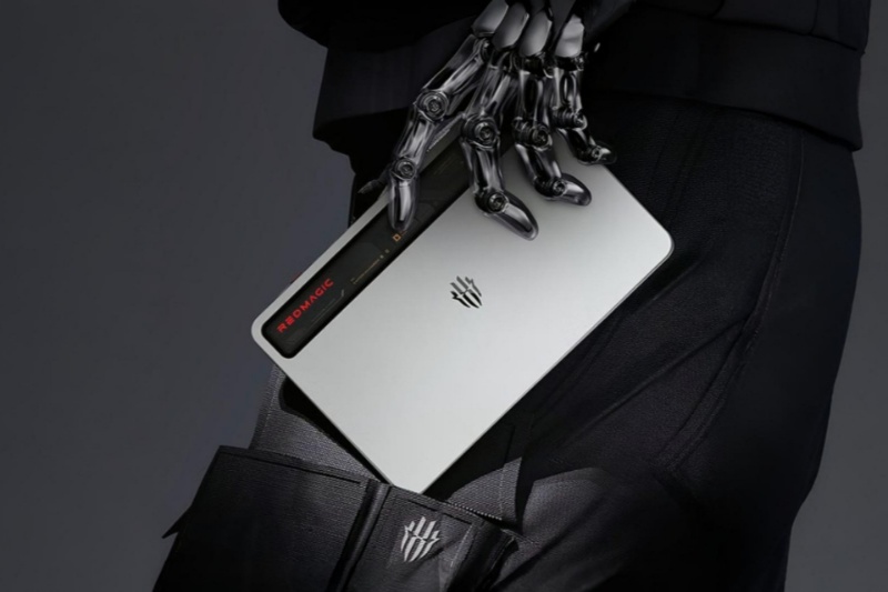 نمایشگر ۱۶۵ هرتز، تراشه قدرتمند و باتری بزرگ؛ تبلت گیمینگ ردمجیک معرفی شد