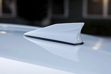 آنتن کوسه‌ای خودرو چیست و چه کاربردی دارد؟