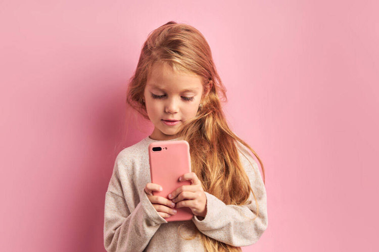 آیا ممنوعیت استفاده از تلفن‌های هوشمند در مدارس موجب افزایش تمرکز می‌شود؟