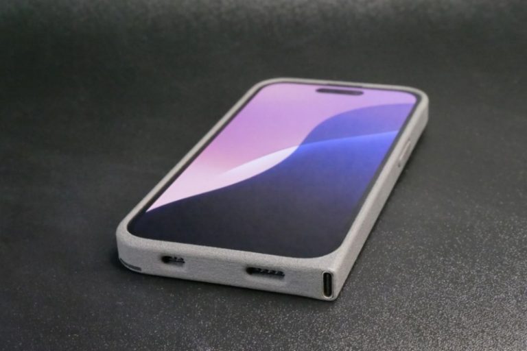 این قاب عجیب برای آیفون، پورت قدیمی لایتنینگ را به USB-C تبدیل میکند
