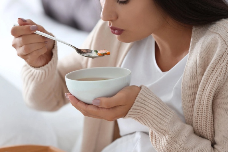 درمان سنتی زیر ذرهبین علم؛ دانشمندان میگویند سوپ واقعاً در بهبود سرماخوردگی مؤثر است