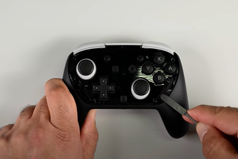 دسته حرفهای نینتندو سوییچ ۲ بهسختی تعمیر میشود