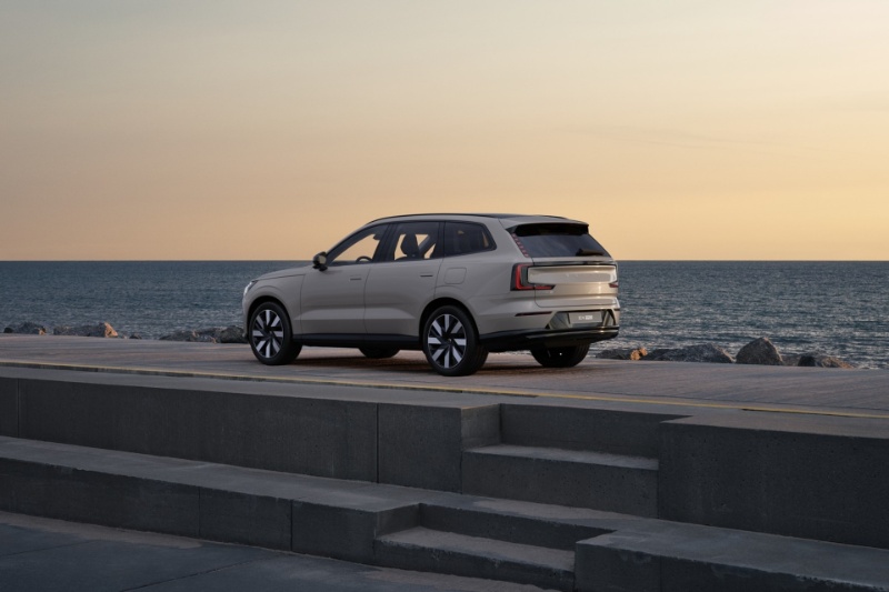 شاسیبلند گرانقیمتی که نگاهها را به خود جلب کرد؛ اما به دلایلی عجیب