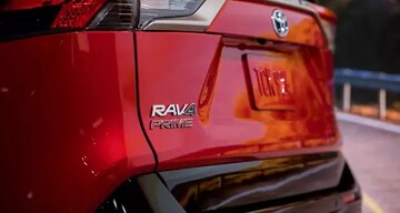 معنای مخفف RAV۴ در نام گذاری شاسی‌بلند محبوب تویوتا چیست؟