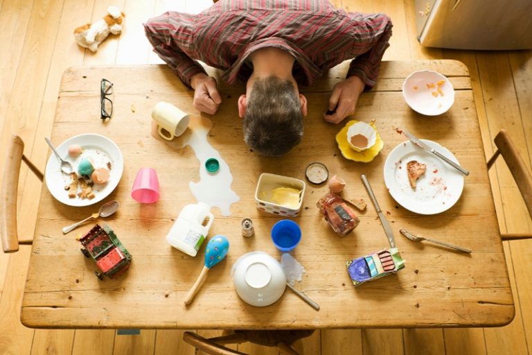 چگونه کمال‌گرایی به والدین و فرزندانشان آسیب می‌زند؟