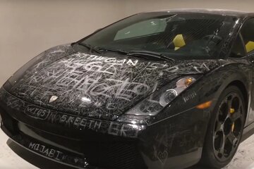 به موزه بیایید و روی لامبورگینی خط‌وخش بیندازید! /عکس