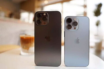 دایره سیاه کوچک کنار دوربین آیفون چیست و چه می‌کند؟