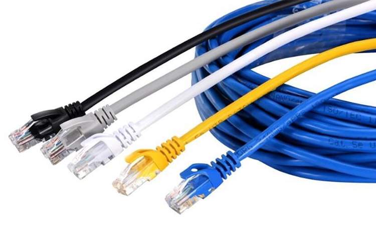 رمز سرعت واقعی اینترنت در یک کابل لن حرفه‌ای