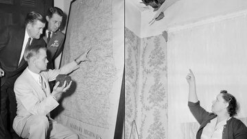 شهاب‌سنگ روی خانه افتاد، از سقف عبور کرد و به زن نگون‌بخت برخورد/ عکس