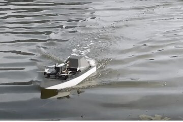 عکس | کوچک‌ترین ناو هواپیمابر جهان با ابعادی باورنکردنی