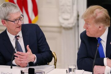 هدیه ویژه مدیرعامل اپل به ترامپ از جنس طلای ۲۴ عیار!