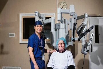 همکاری موفق ۲ ربات در جراحی دقیق بیمار مبتلا به سرطان