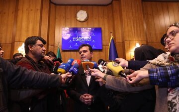 افشین: دولت به صراحت با تغییر نهاد صادرکننده مجوز تاکسی‌های اینترنتی مخالف است