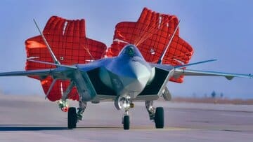 اژدهای نیرومند چین برای اولین‌بار دیده شد /عکس