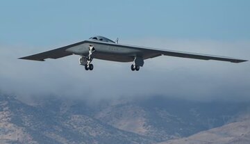 بمب‌افکن B-۲۱ مسلح شد