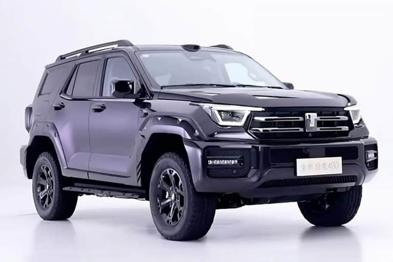 تانک ۴۰۰ رونمایی شد؛ شاسیبلند غولپیکر با طراحی مهیج و موتور دوگانه