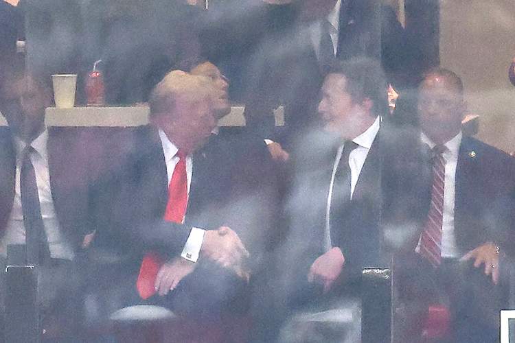 ترامپ و ماسک با هم دست دادند